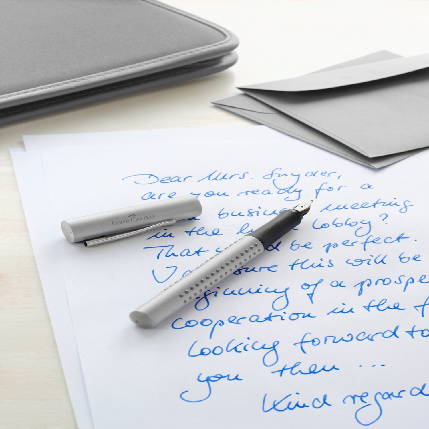 Pluma Estilográfica Grip 2011 M Plateado Faber-Castell